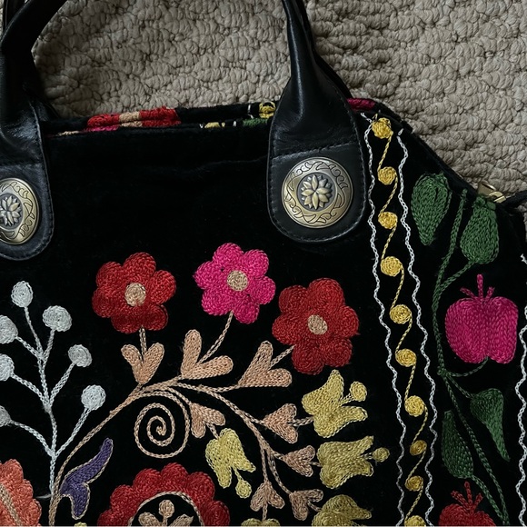 Absolutely GORGEOUS Embroidered Colorful Bag - Picture 5 of 14
